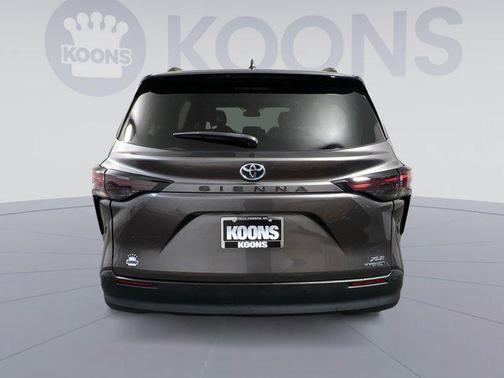 2023 Toyota Sienna XLE 8 Passenger
