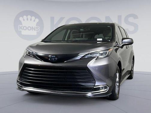 2023 Toyota Sienna XLE 8 Passenger