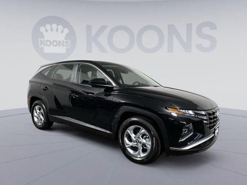 Black Pearl 2024 Hyundai TUCSON SE