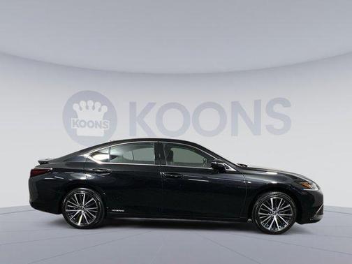 2022 Lexus ES 300h Base