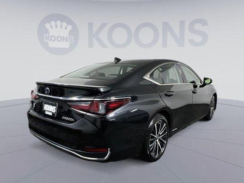 2022 Lexus ES 300h Base