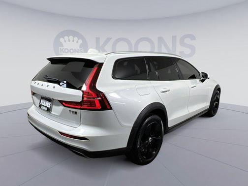 2021 Volvo V60 Cross Country T5