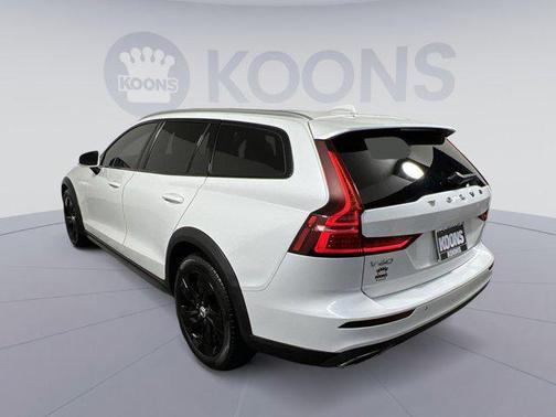 2021 Volvo V60 Cross Country T5