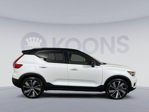 2022 Volvo XC40 Recharge Pure Electric P8 Twin Ultimate