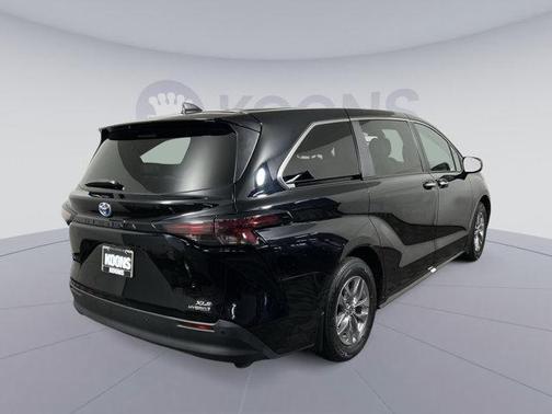 2023 Toyota Sienna XLE