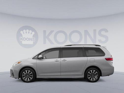 2018 Toyota Sienna XLE