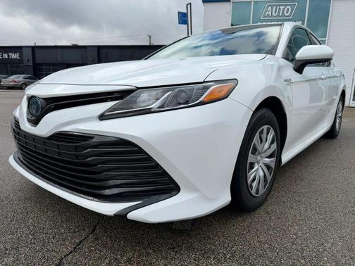 2019 Toyota Camry Hybrid SE