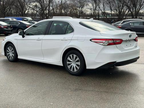 2019 Toyota Camry Hybrid SE