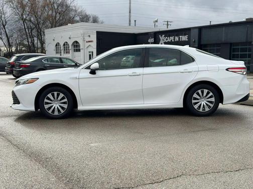 2019 Toyota Camry Hybrid SE