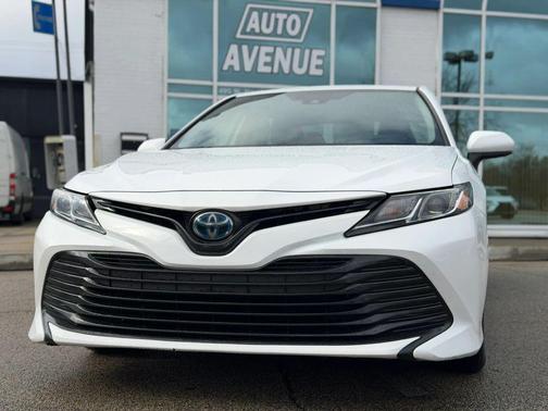 2019 Toyota Camry Hybrid SE
