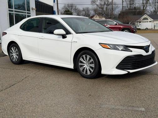 2019 Toyota Camry Hybrid SE