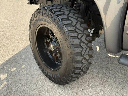 2012 Nissan Titan SV