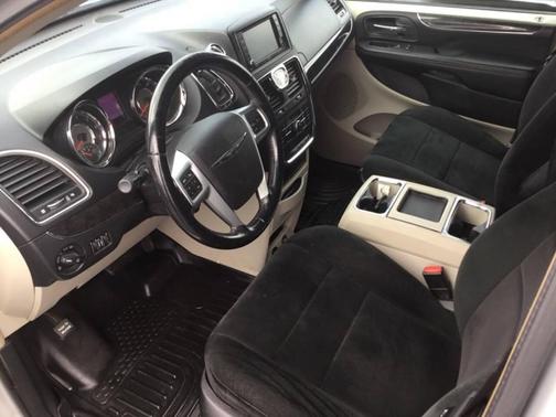 2012 Chrysler Town & Country Touring