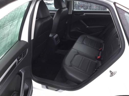 2017 Volkswagen Passat 1.8T R-Line w/Comfort