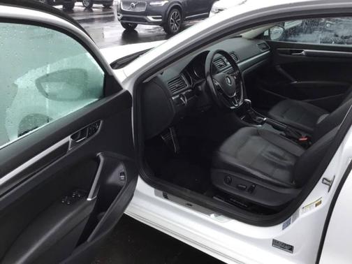 2017 Volkswagen Passat 1.8T R-Line w/Comfort