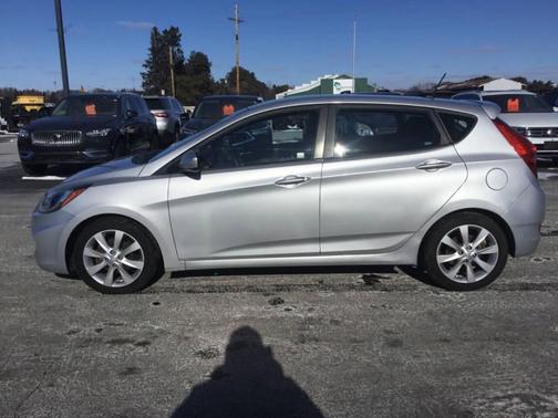 2012 Hyundai Accent SE