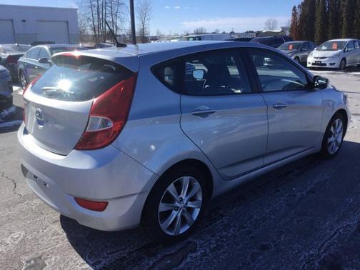 2012 Hyundai Accent SE