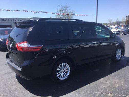 Midnight Black Metallic 2017 Toyota Sienna XLE