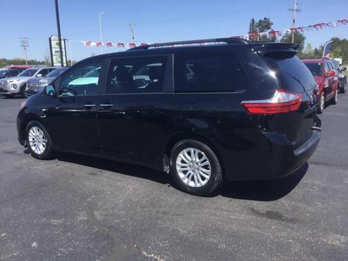 Midnight Black Metallic 2017 Toyota Sienna XLE