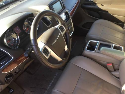 2014 Chrysler Town & Country Touring