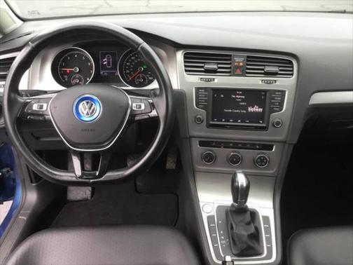 2017 Volkswagen Golf TSI Wolfsburg Edition 4-Door