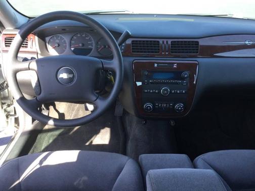 Silver 2009 Chevrolet Impala LS