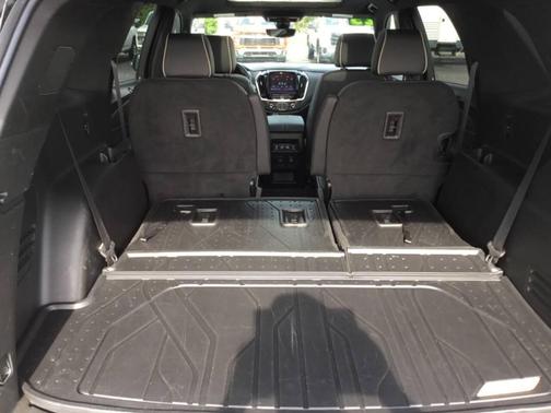 Summit White 2023 Chevrolet Traverse Premier