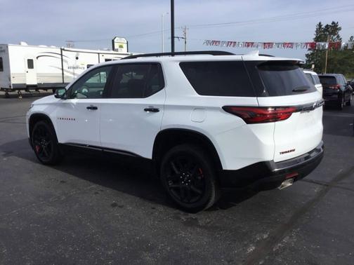 Summit White 2023 Chevrolet Traverse Premier