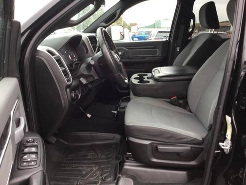 2022 RAM 2500 Big Horn Crew Cab 4x4 6'4' Box