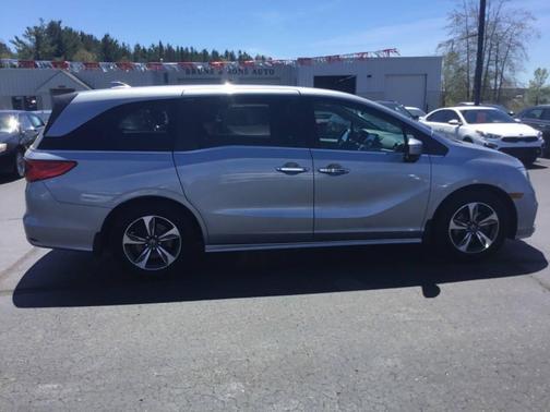 Lunar Silver Metallic 2018 Honda Odyssey Touring