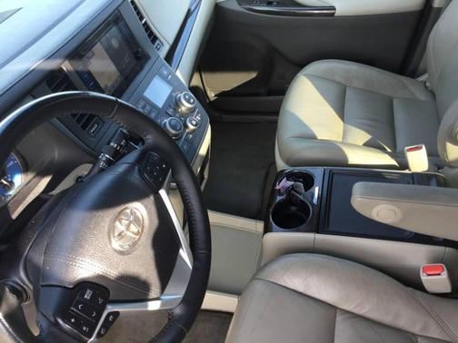 2017 Toyota Sienna XLE