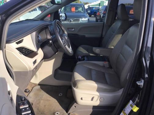 2017 Toyota Sienna XLE