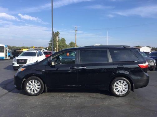 2017 Toyota Sienna XLE