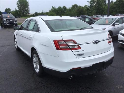2017 Ford Taurus SE