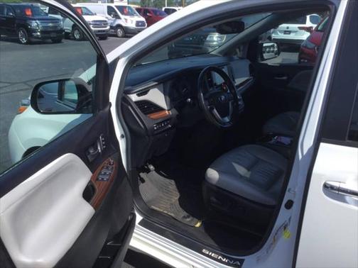 2017 Toyota Sienna XLE Premium