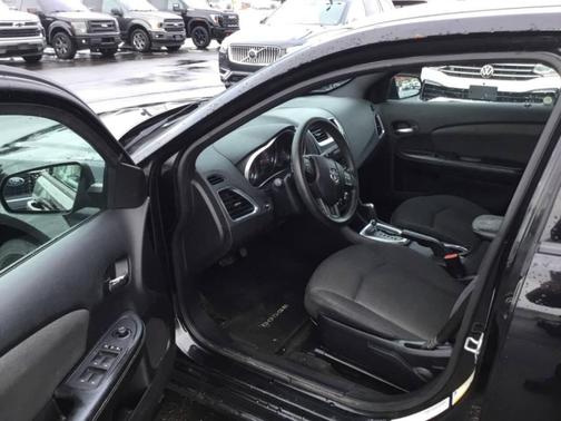 2012 Dodge Avenger SE