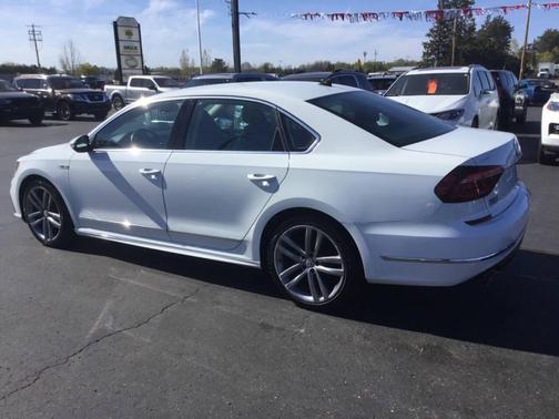 Pure White 2017 Volkswagen Passat 1.8T R-Line w/Comfort