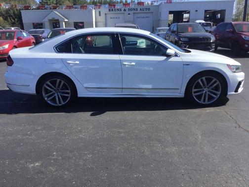 Pure White 2017 Volkswagen Passat 1.8T R-Line w/Comfort
