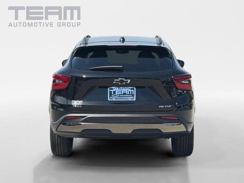 Mosaic Black Metallic 2026 Chevrolet Trax ACTIV