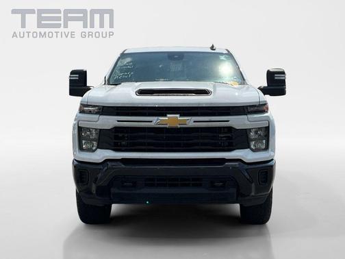 Summit White 2024 Chevrolet Silverado 2500 Custom