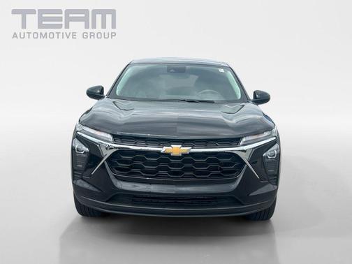 Mosaic Black Metallic 2026 Chevrolet Trax LS