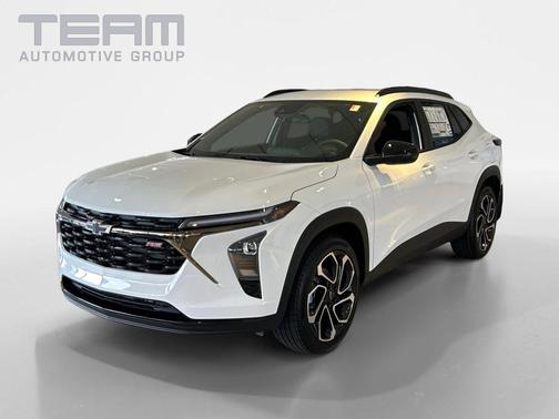 Summit White 2026 Chevrolet Trax 2RS