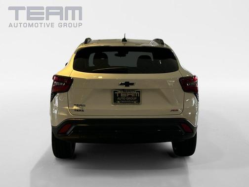 Summit White 2026 Chevrolet Trax 2RS