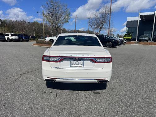 2018 Lincoln Continental Premiere