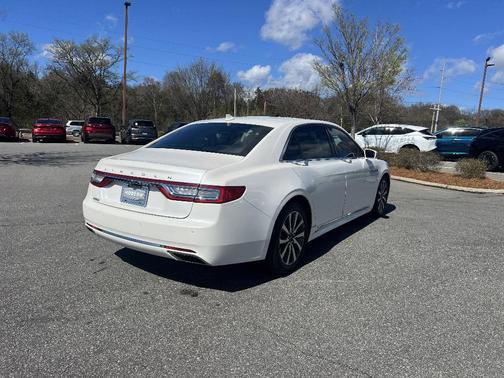 2018 Lincoln Continental Premiere