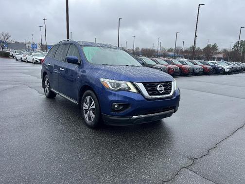 2017 Nissan Pathfinder SL