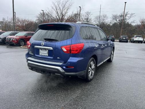 2017 Nissan Pathfinder SL
