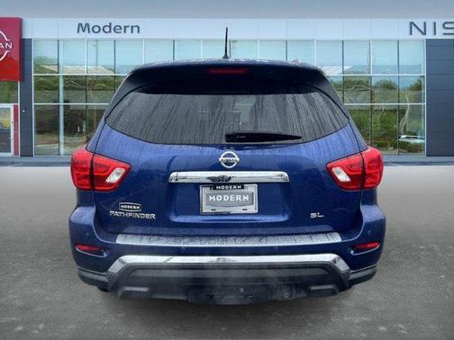2017 Nissan Pathfinder SL
