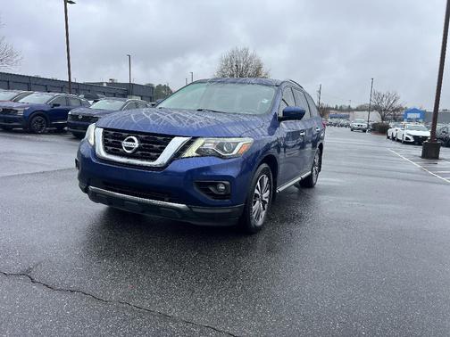 2017 Nissan Pathfinder SL