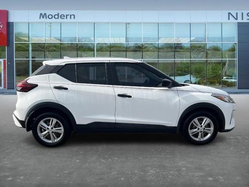 2022 Nissan Kicks S
